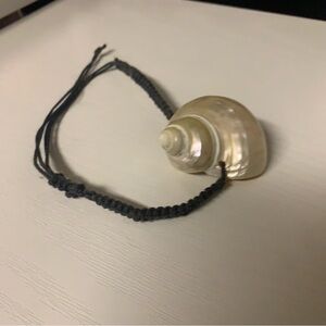 Elegant Shell Pendant Bracelet